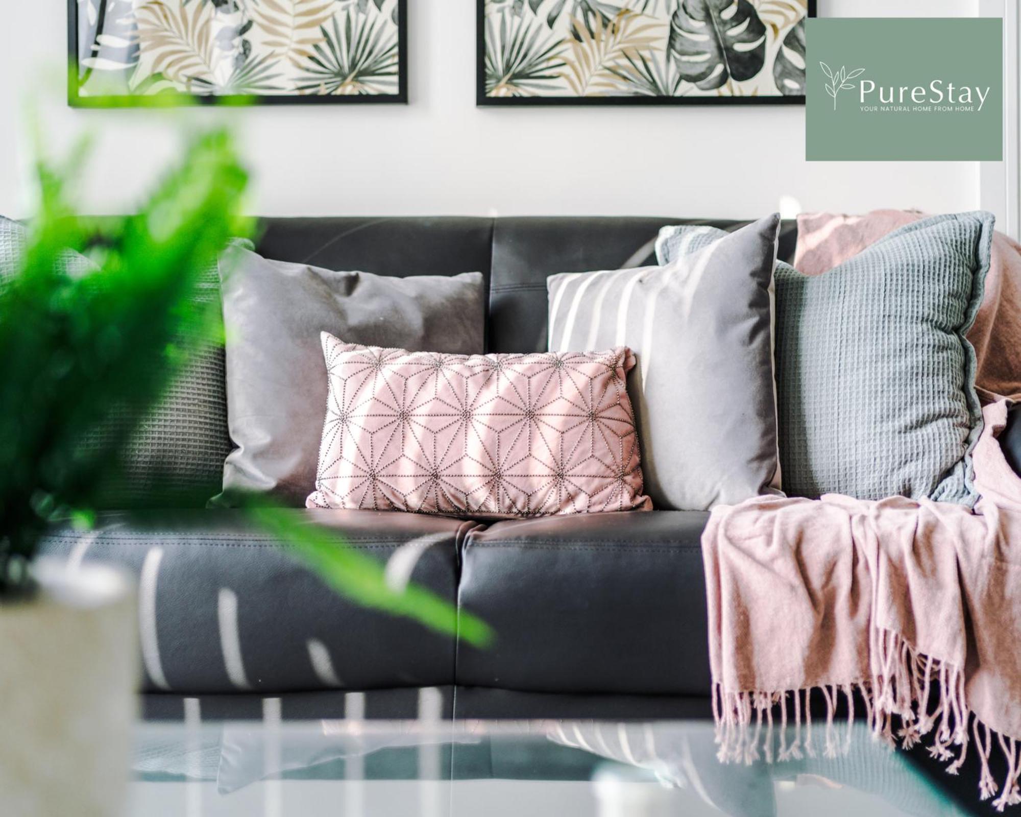 Stunning Two Bed By Purestay Short Lets & Serviced With Free Parking & Wifi * Manchester