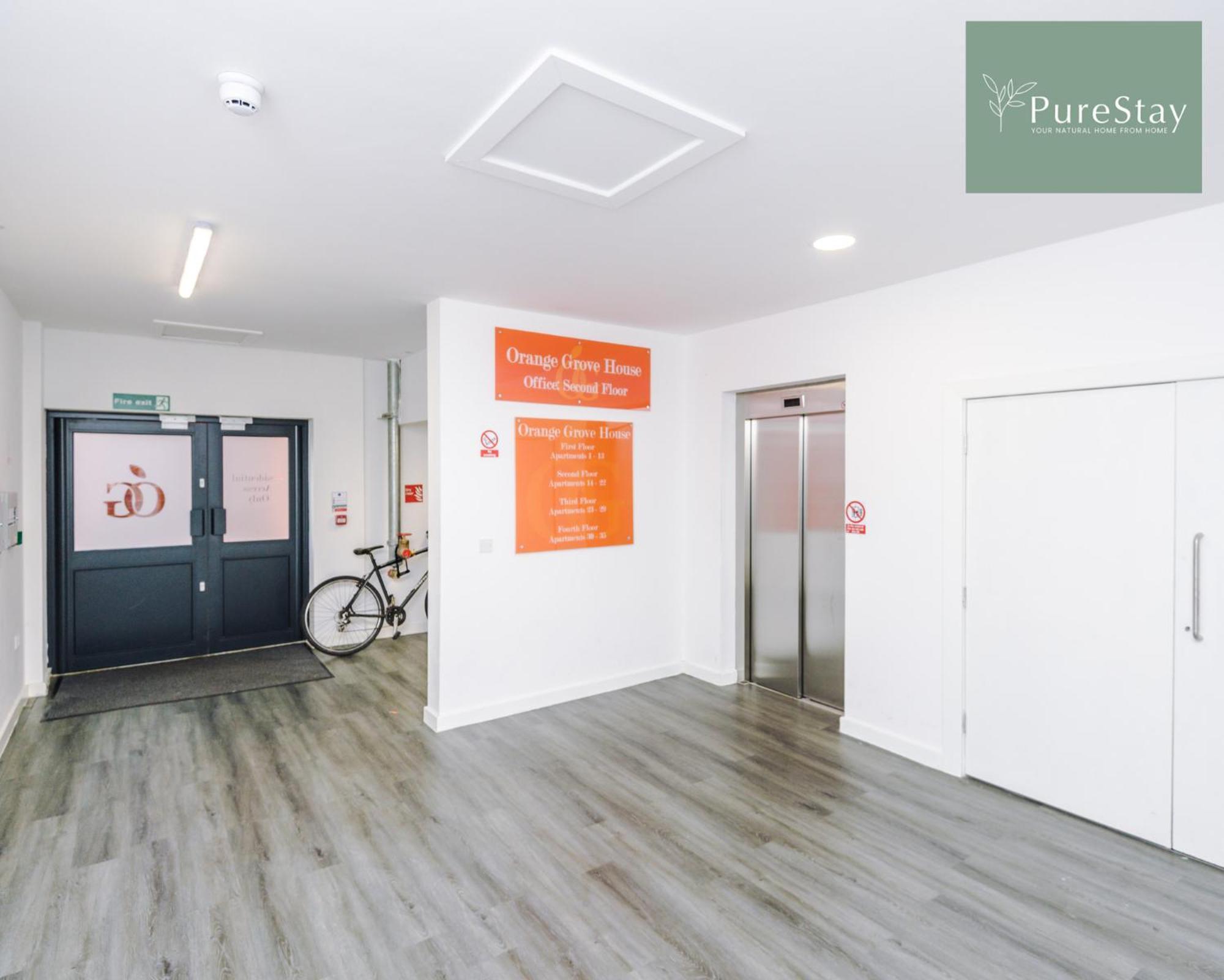 Stunning Two Bed By Purestay Short Lets & Serviced With Free Parking & Wifi Apartment